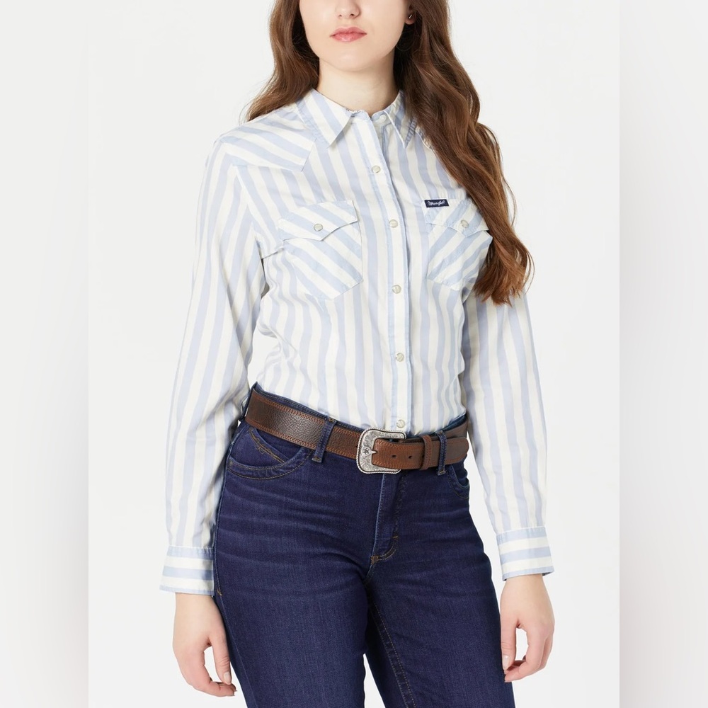 Wrangler Light Blue and White Striped Button down Shirt, Pearl Snap, size Medium